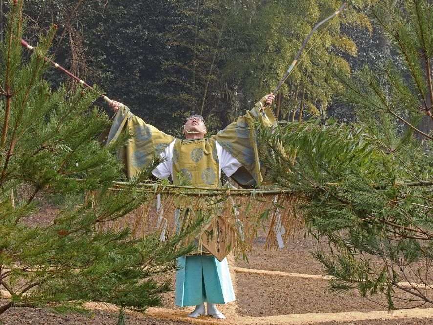 入選「祈りの神事」的弓祭(佐々木康夫)